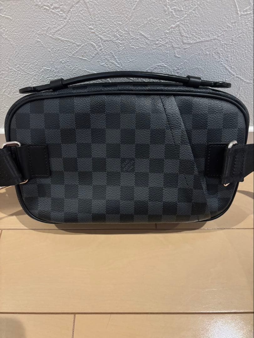 ルイヴィトン　ほぼ未使用品 ダミエグラフィット アンブレール　ショルダーバッグ