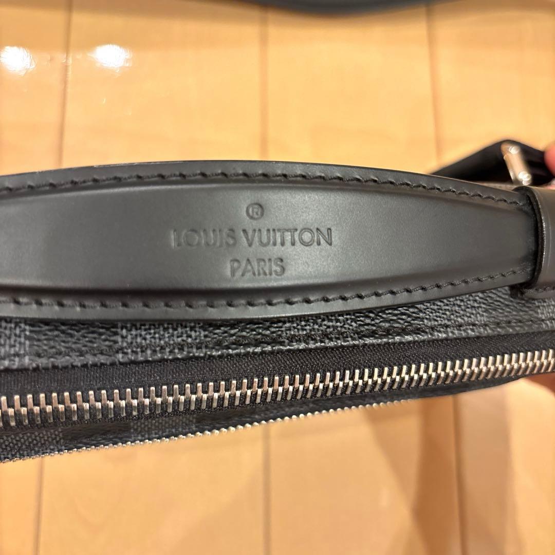 ルイヴィトン　ほぼ未使用品 ダミエグラフィット アンブレール　ショルダーバッグ