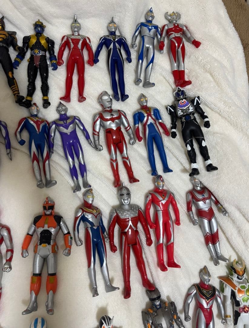 まとめ売り　特撮ソフビ　レア物あり　ウルトラマン、ゴジラ、仮面ライダー　141体