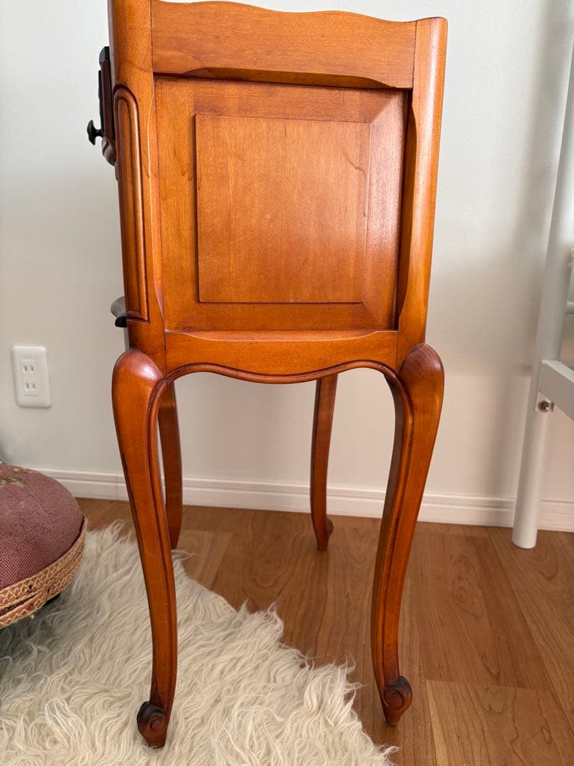 フランス　アンティーク　ブロカント　寝室　サイドボード　サイドキャビネット