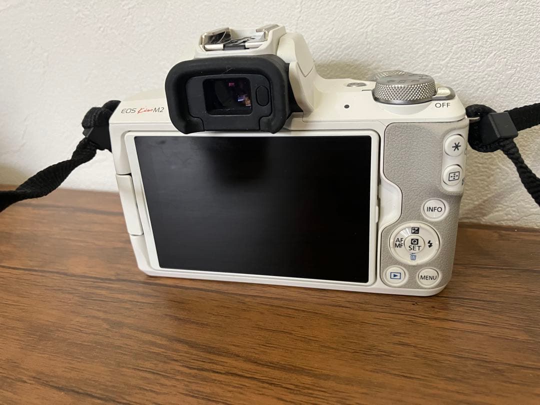 【O】Canon kiss M2 レンズ15-45mm レンズキット カメラ