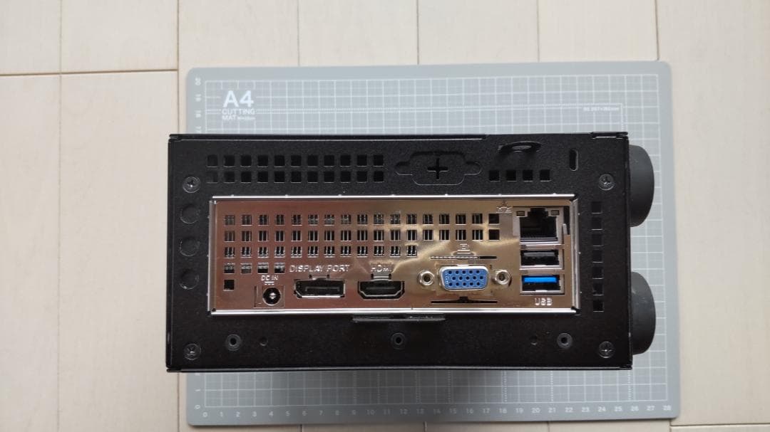 ASROCK製ミニPC、ベアボーンキット DeskMini H310