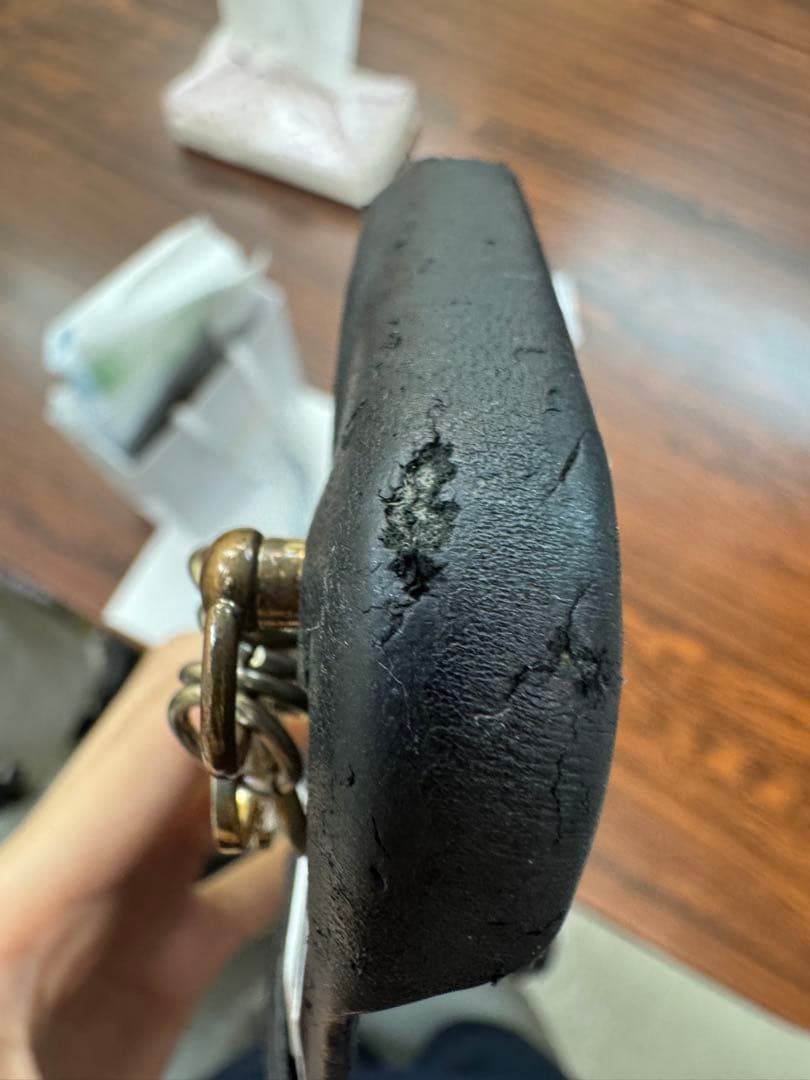 DIOR ディオール　黒チャーム付きレザースマホケース　iPhone15pro