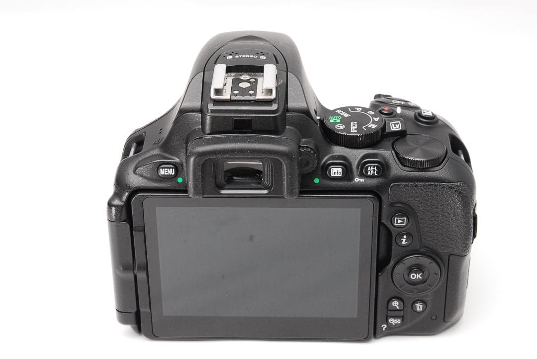 momo ❤美品❤Nikon D5600❤ダブルズームキット❤一眼レフ