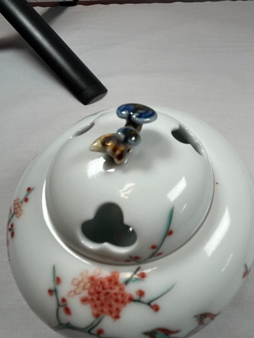 十三代目柿右衛門　香炉　蓋に薄いヒビあり