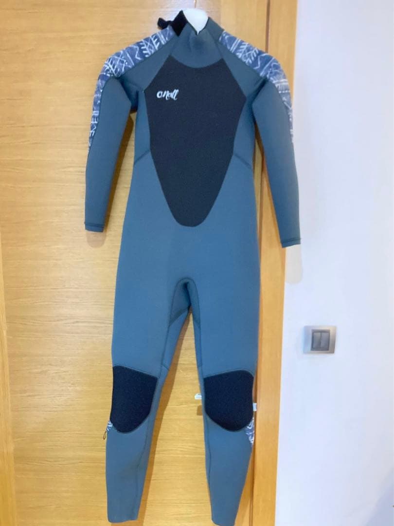 新品未使用タグ付き　オニール　セミドライ5/4mm レディースM相当