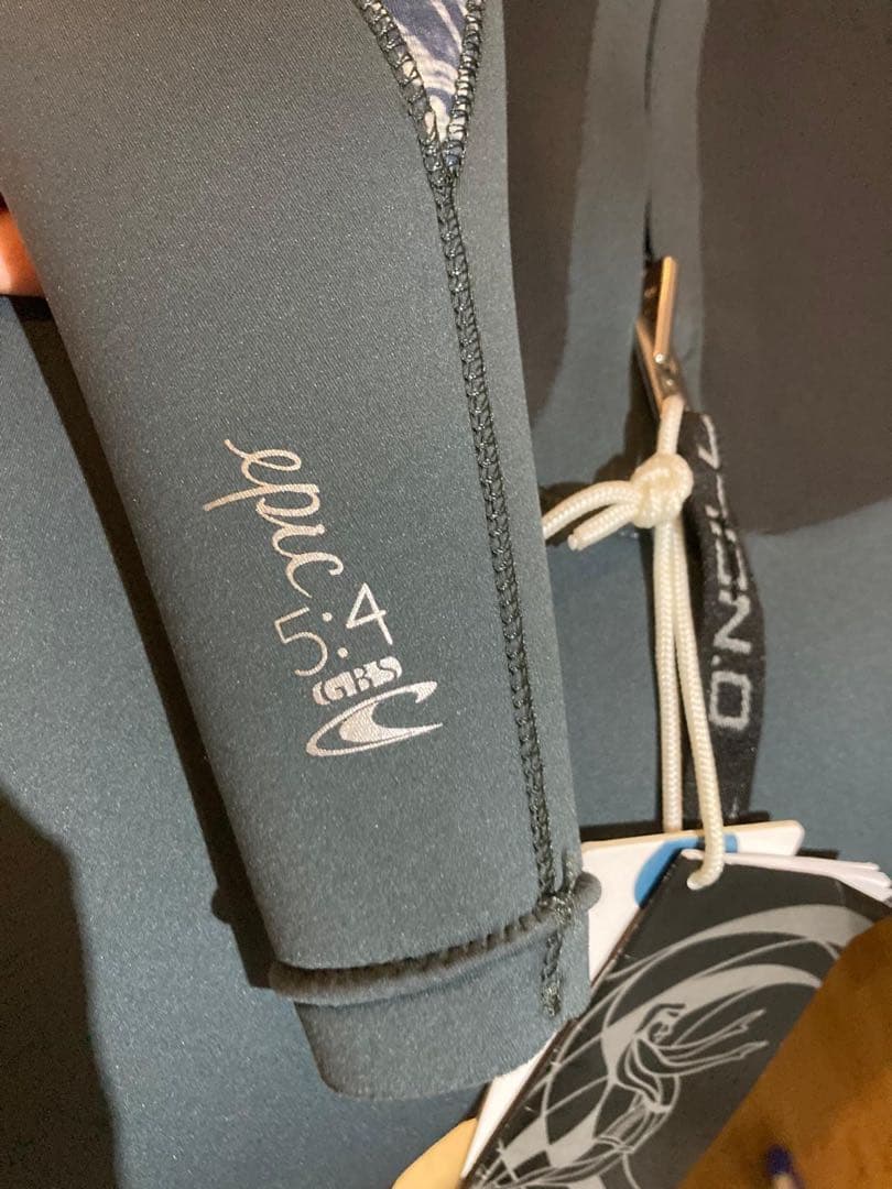 新品未使用タグ付き　オニール　セミドライ5/4mm レディースM相当