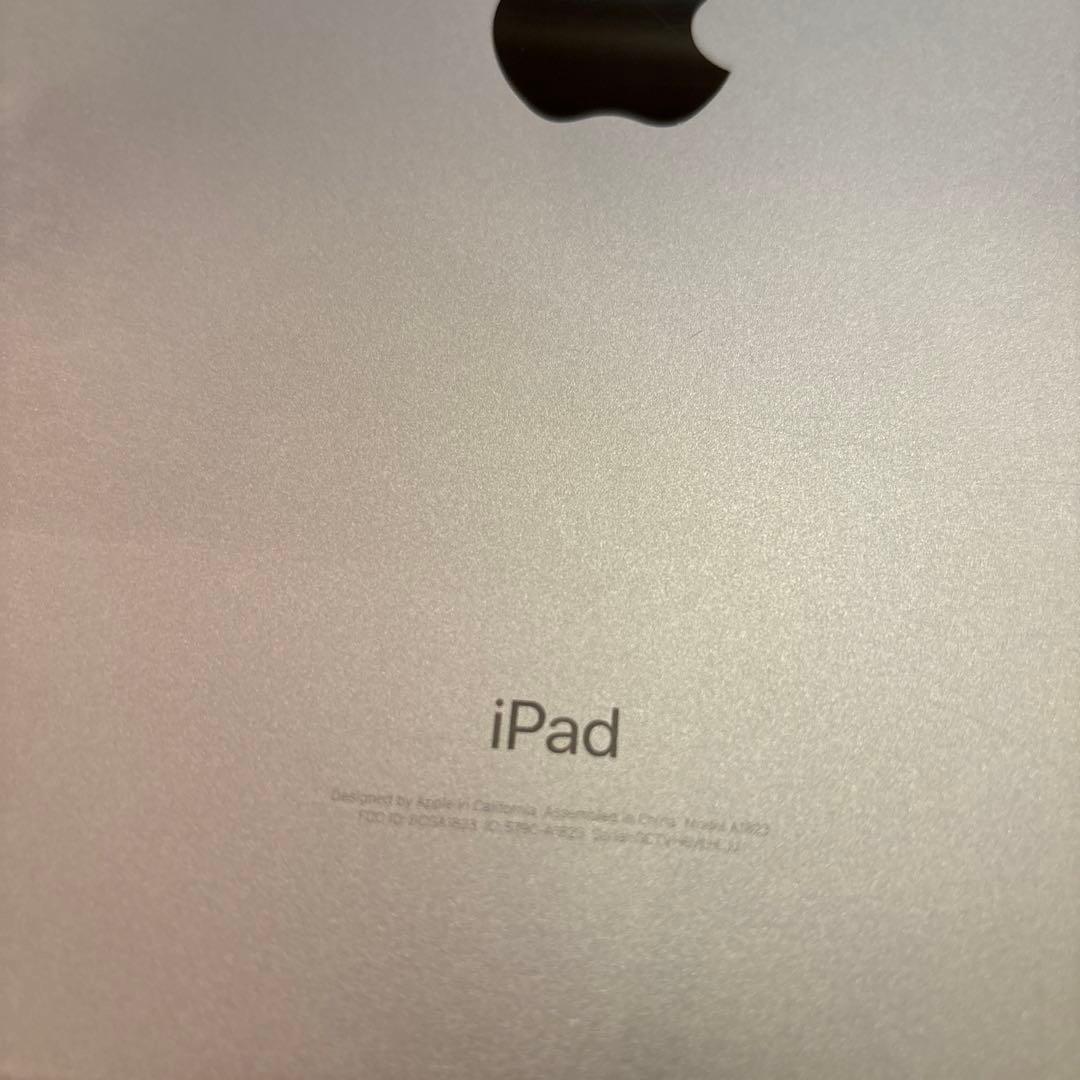 Apple iPad シルバー 本体　第5世代　32GB
