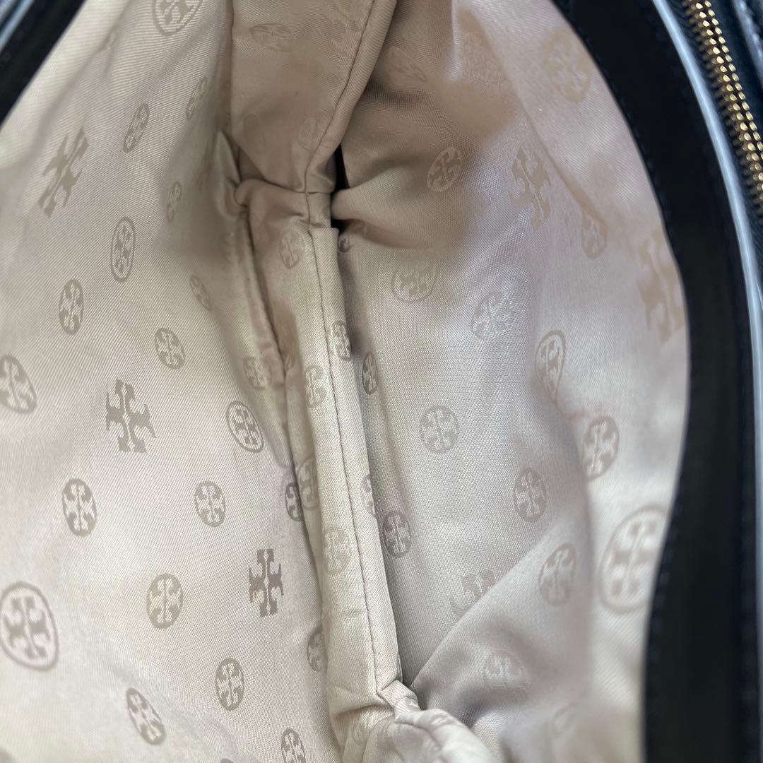 極美品✨トリーバーチ　ショルダーバッグ　デカロゴ　フラップ　レザー　ブラック