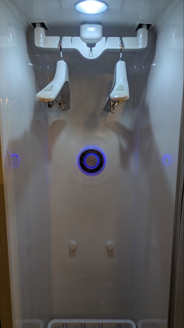 ｌｇスタイラー2020年製　電気式衣類乾燥機 吊り下げ式 スリムデザイン