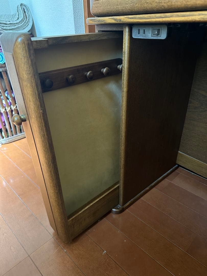 ブラウン木製ドレッサー・鏡台