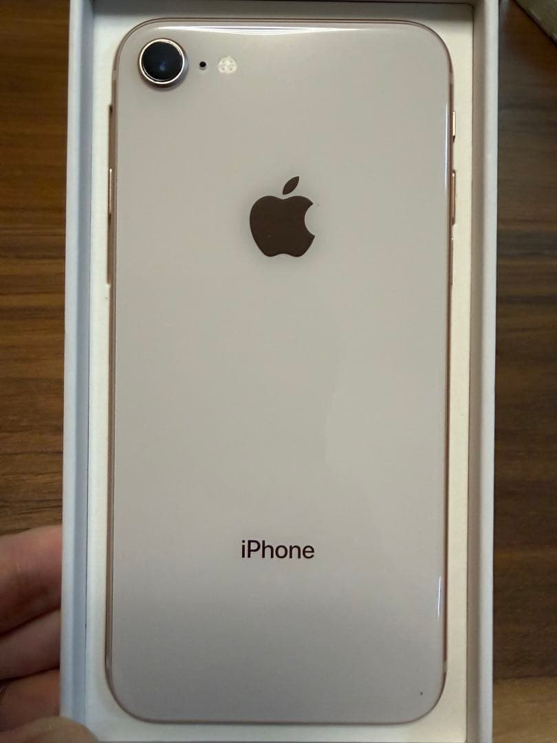 Apple iPhone 8 ゴールド　バッテリー100%