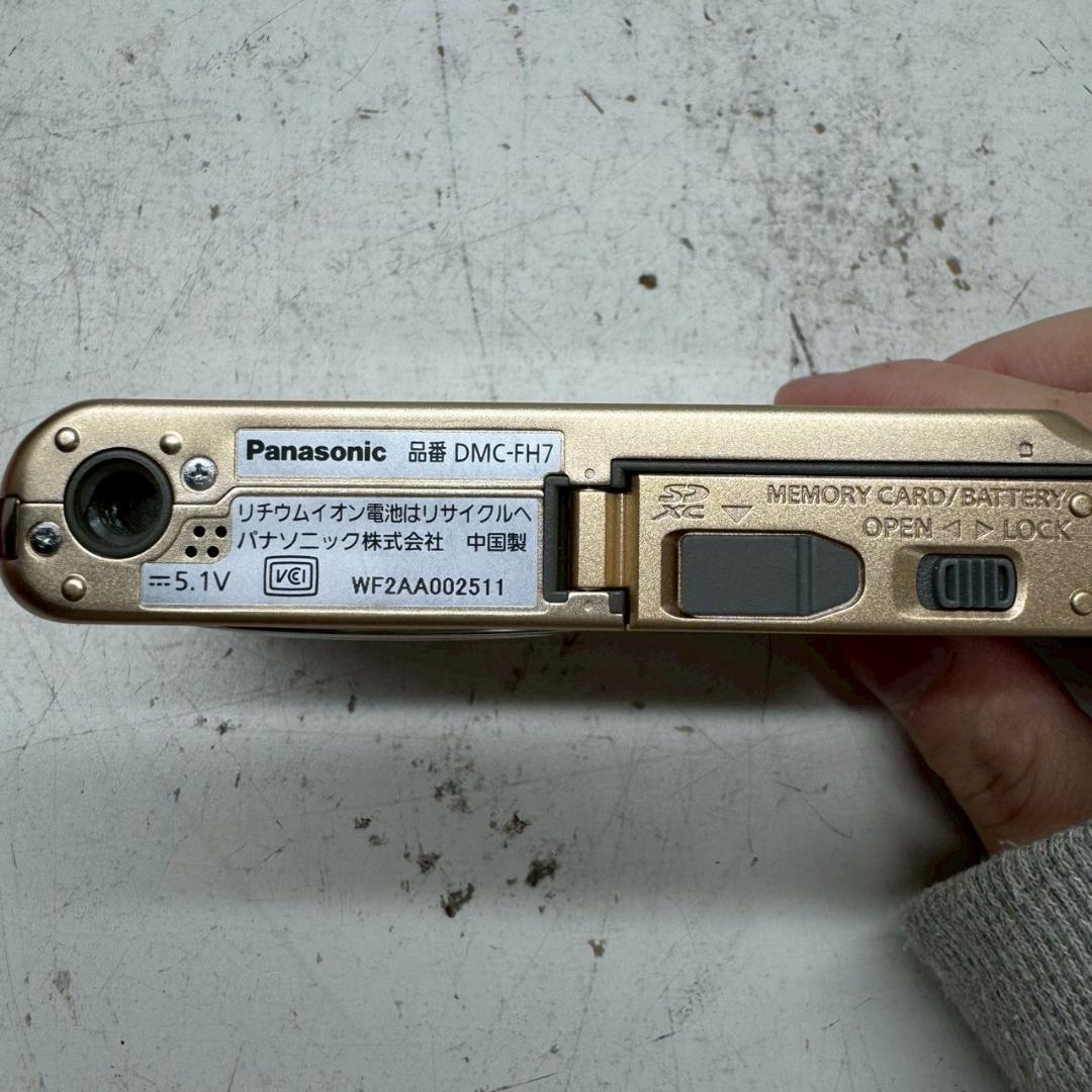 T◆　Panasonic　LUMIX　DMC-FH7　ゴールド　デジタルカメラ