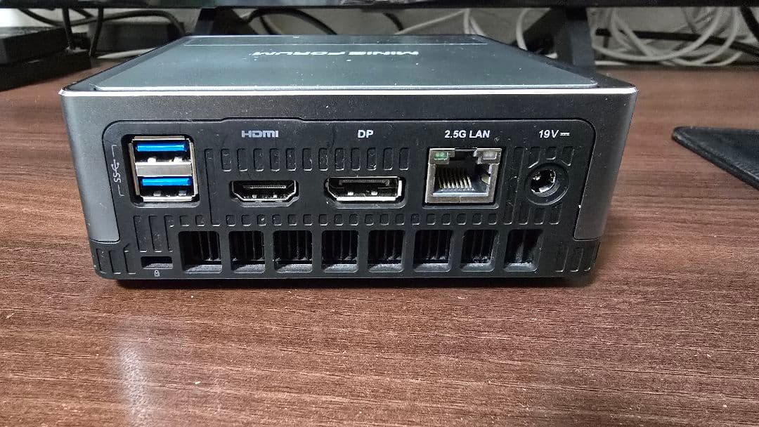 MINISFORUM UM700 中古　ミニパソコン win11アップデート済