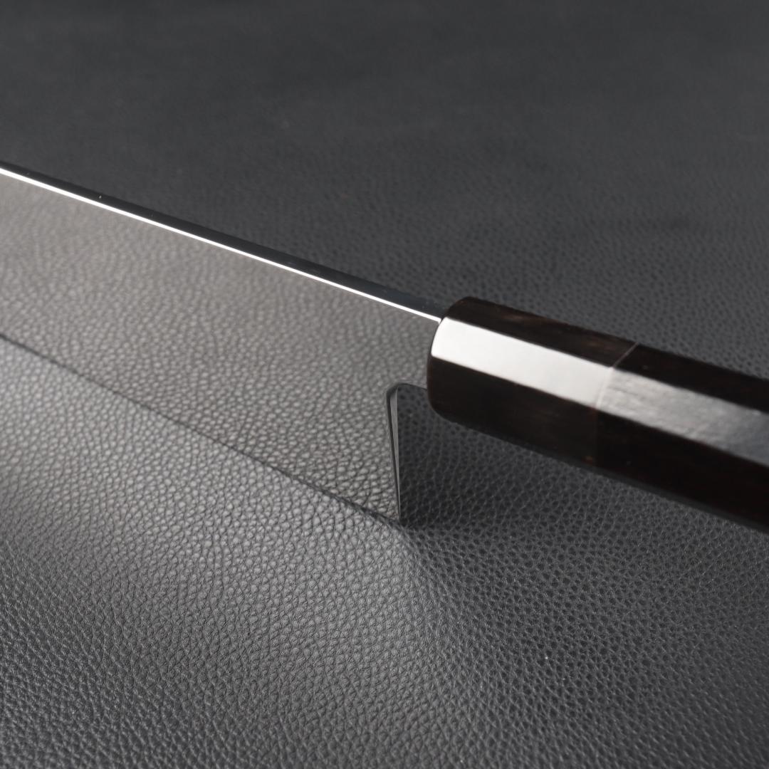 11122切付け牛刀 7寸 鏡面仕上げ 家庭用 業務用 両刃 黒檀黒水牛角八角柄