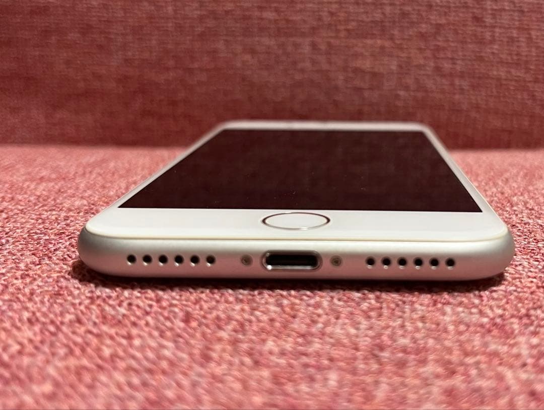 Apple iPhone 8 シルバー SIMフリー