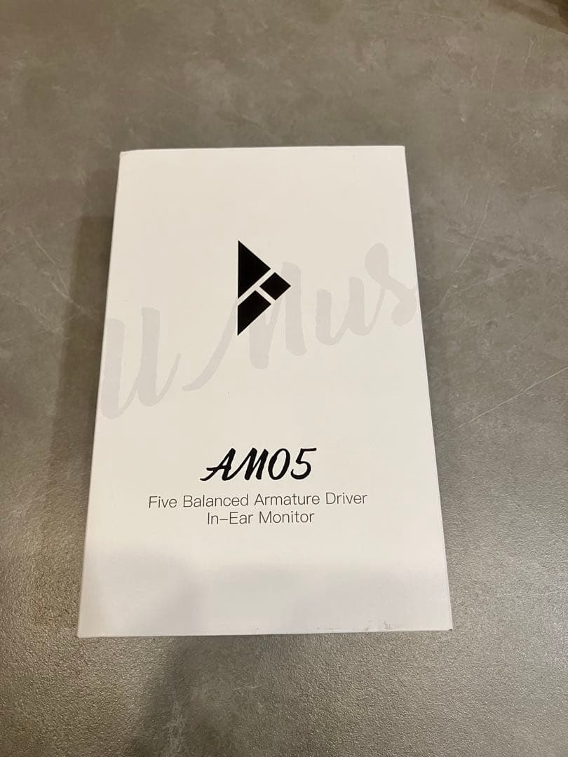 iBasso Audio AM05 カナル型イヤホン (ブルー)