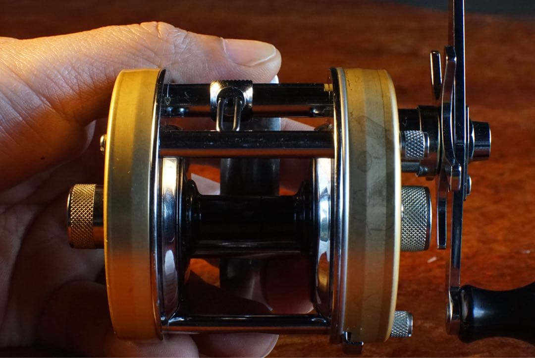 ABU アンバサダー 5500 メンテ済 フレーム修正済 シャンパンゴールド