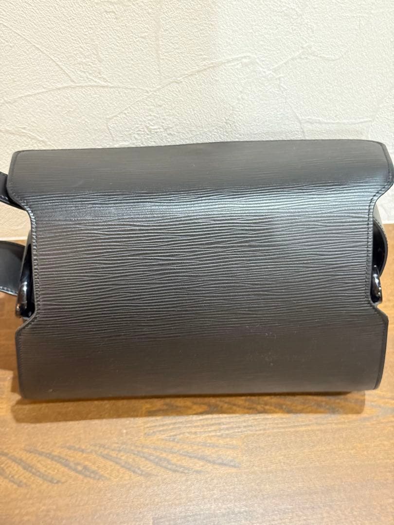 Louis Vuitton　ショルダーバック　エピ　ノクターンPM　BLACK