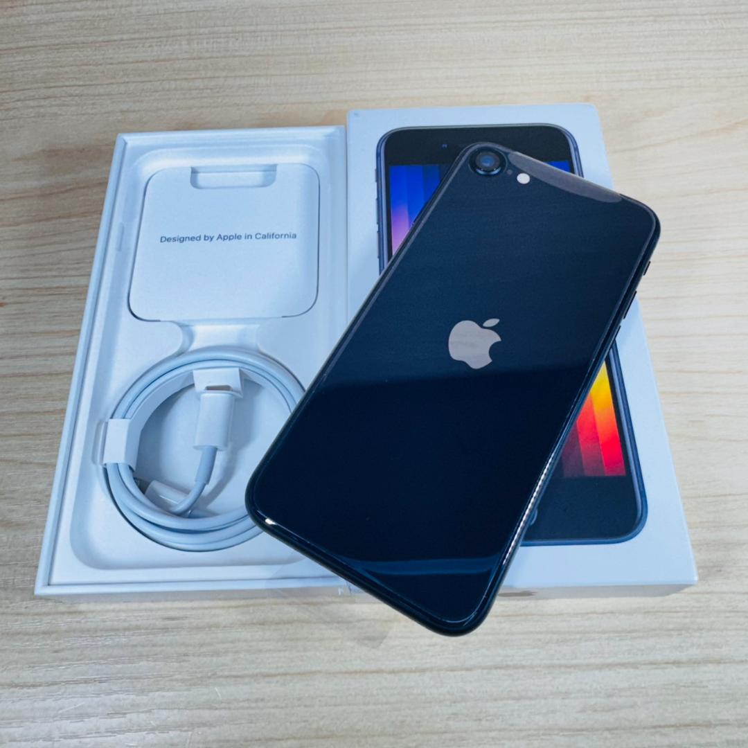 P76 新品 SIMフリー iPhoneSE 第3世代 64GB おまけ付き