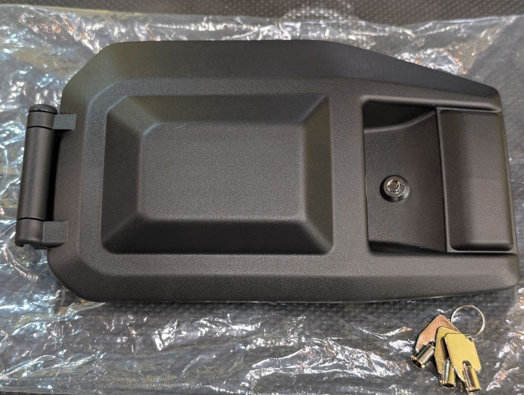 R*s様 ランクル70再再販(GDJ76W) 尿素リッドカバー 鍵付き加工