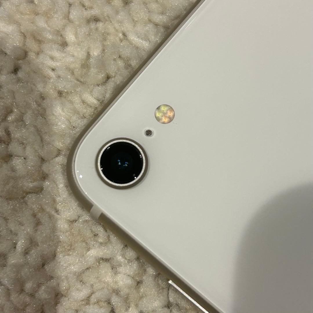 iPhone SE 第二世代 64GB ホワイト バッテリー90% SIMフリー