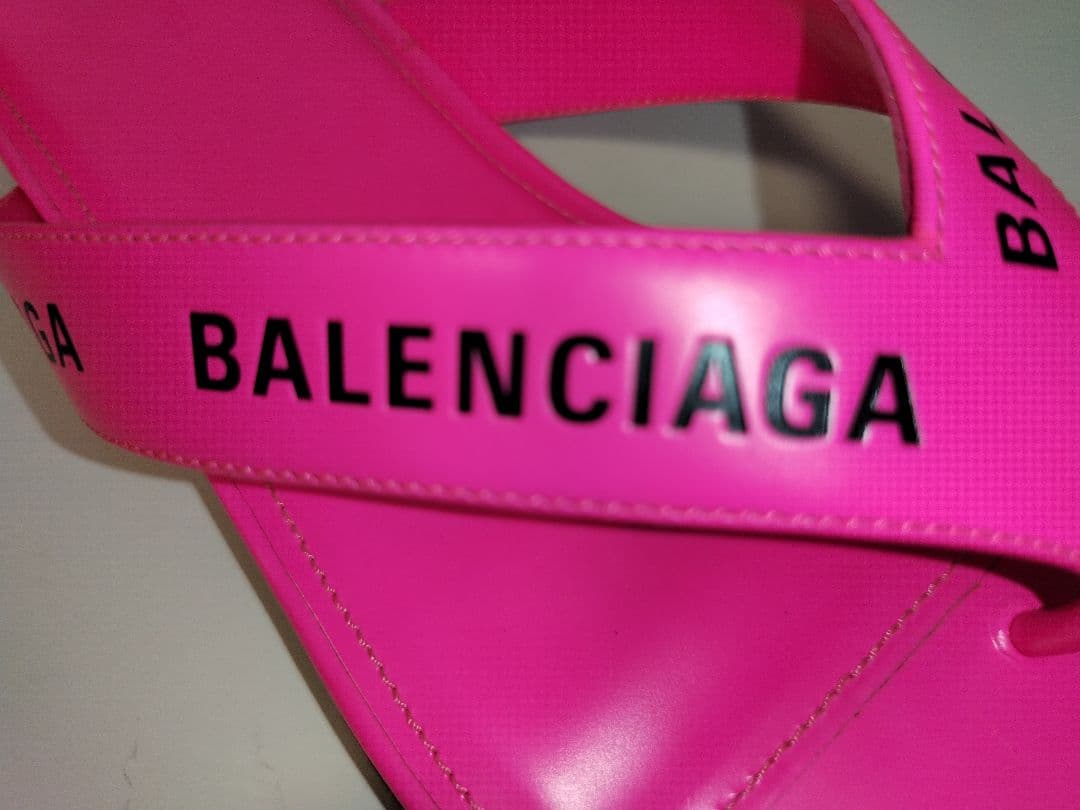 BALENCIAGA ピンク トングサンダル