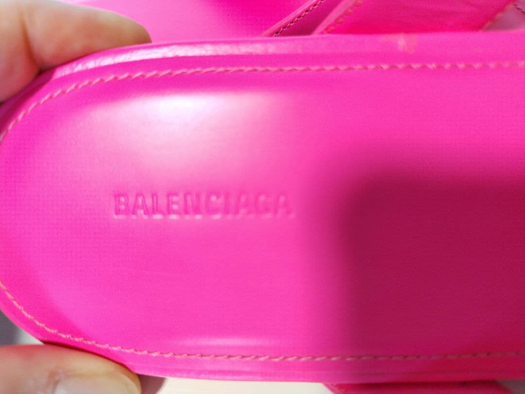 BALENCIAGA ピンク トングサンダル