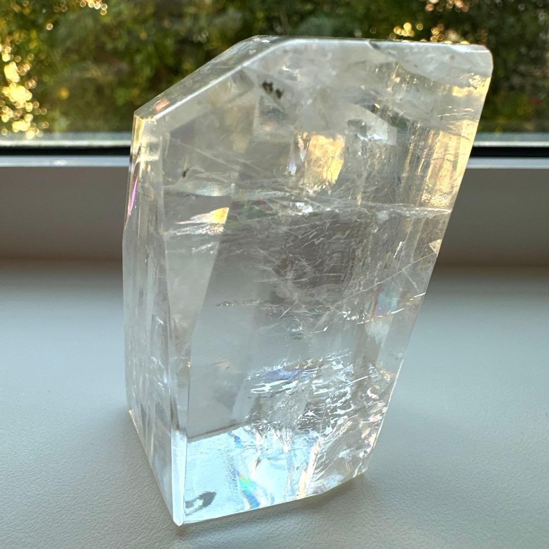 カルサイト　高品質　虹　プリズムレインボー　125.8g フリーフォーム