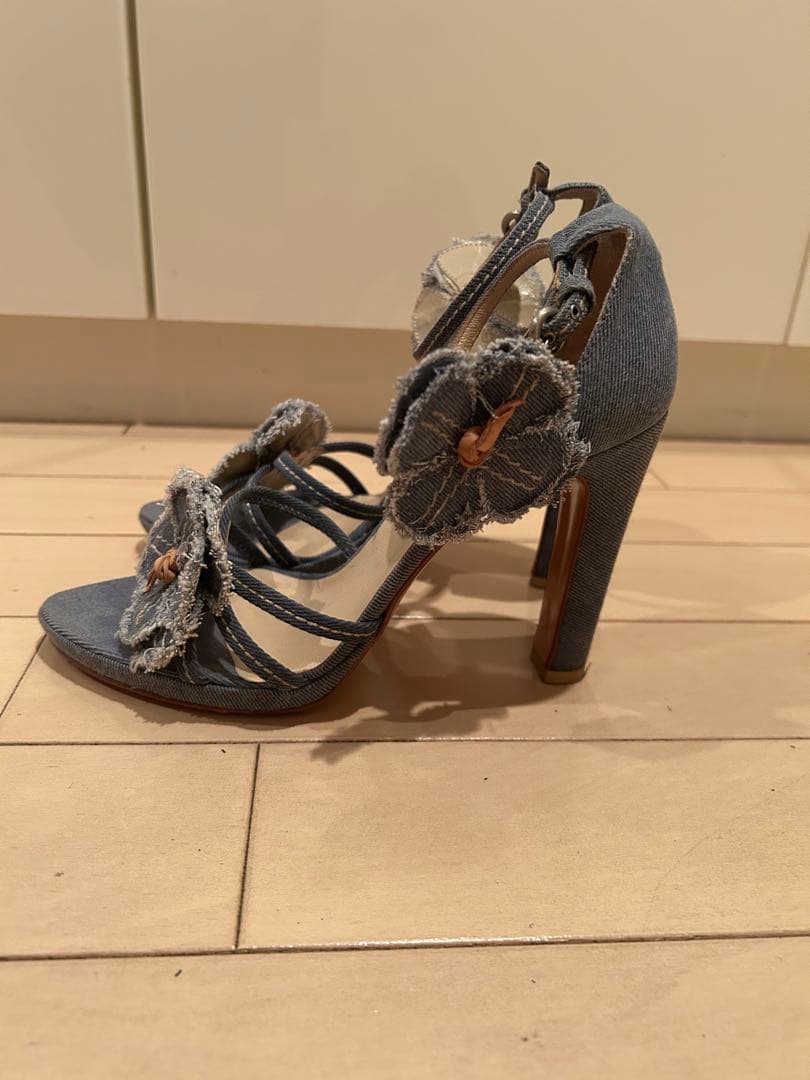楽一番　MIU MIU デニムブルー フラワー装飾 高ヒールサンダル