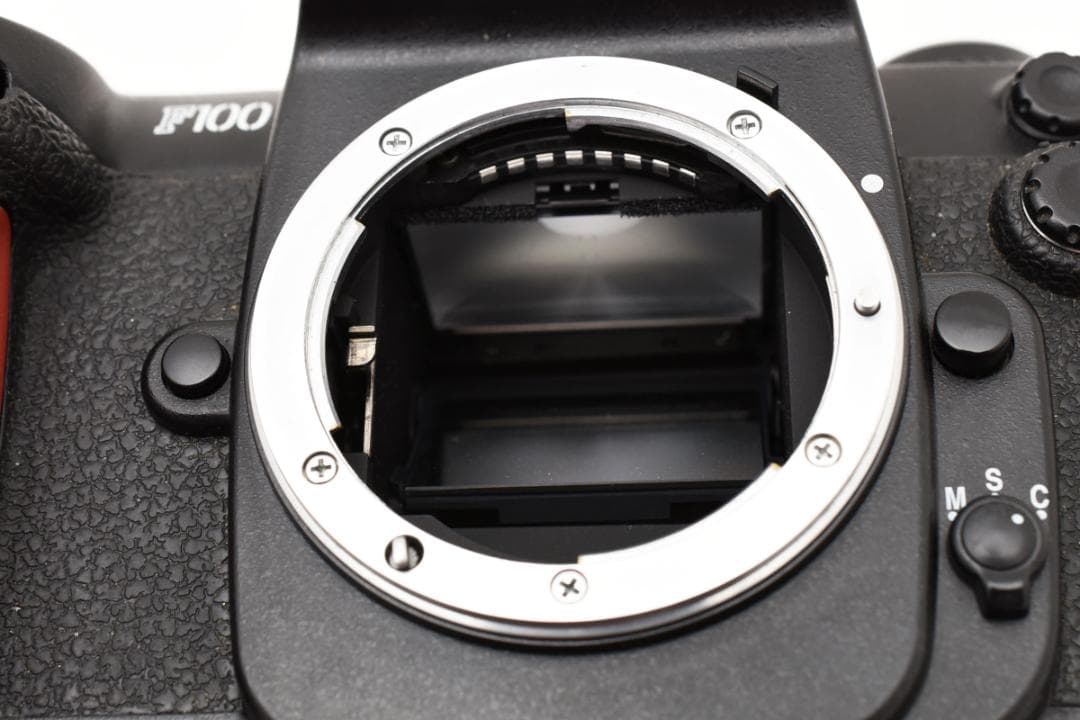 ニコン　Nikon F100 フィルムカメラボディ
