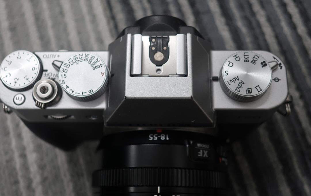 x-t20 フジフイルム　本体＋レンズ+グリップ