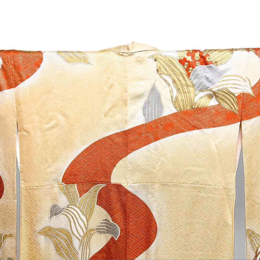 振袖　金駒刺繍　金彩　南天　百合　流水　紗綾形　成人式　着物　124b d ms