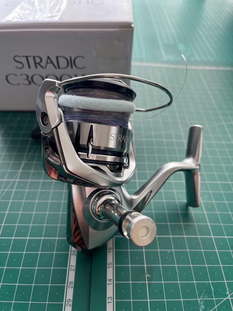 SHIMANO STRADIC19 C3000HG スピニングリール
