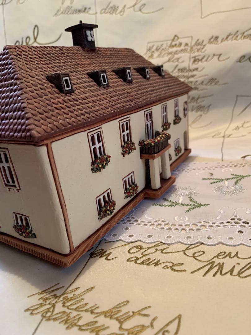 ドイツ製　置物　レアな大型の未使用の陶器のキャンドルハウス細かく作られて可愛い！