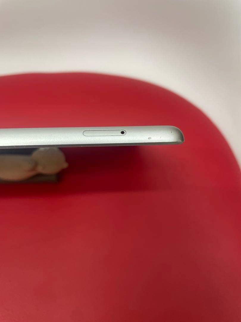 ゆ*ん様 Apple iPad 6 32GBシルバー 本体