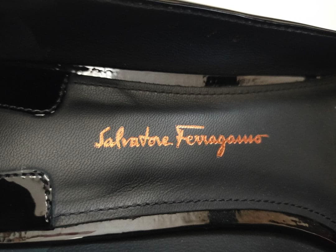 フェラガモパンプス