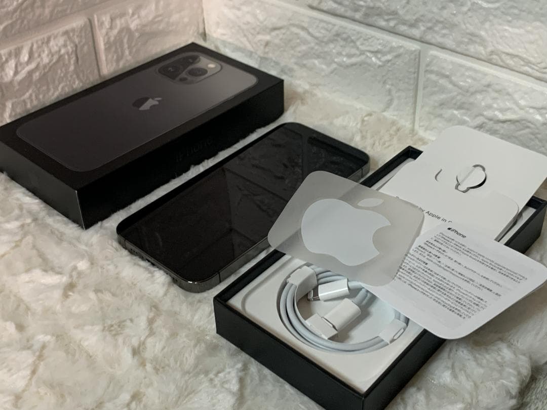 iPhone 13 Pro 256GB、状態良好、ロック解除済み。