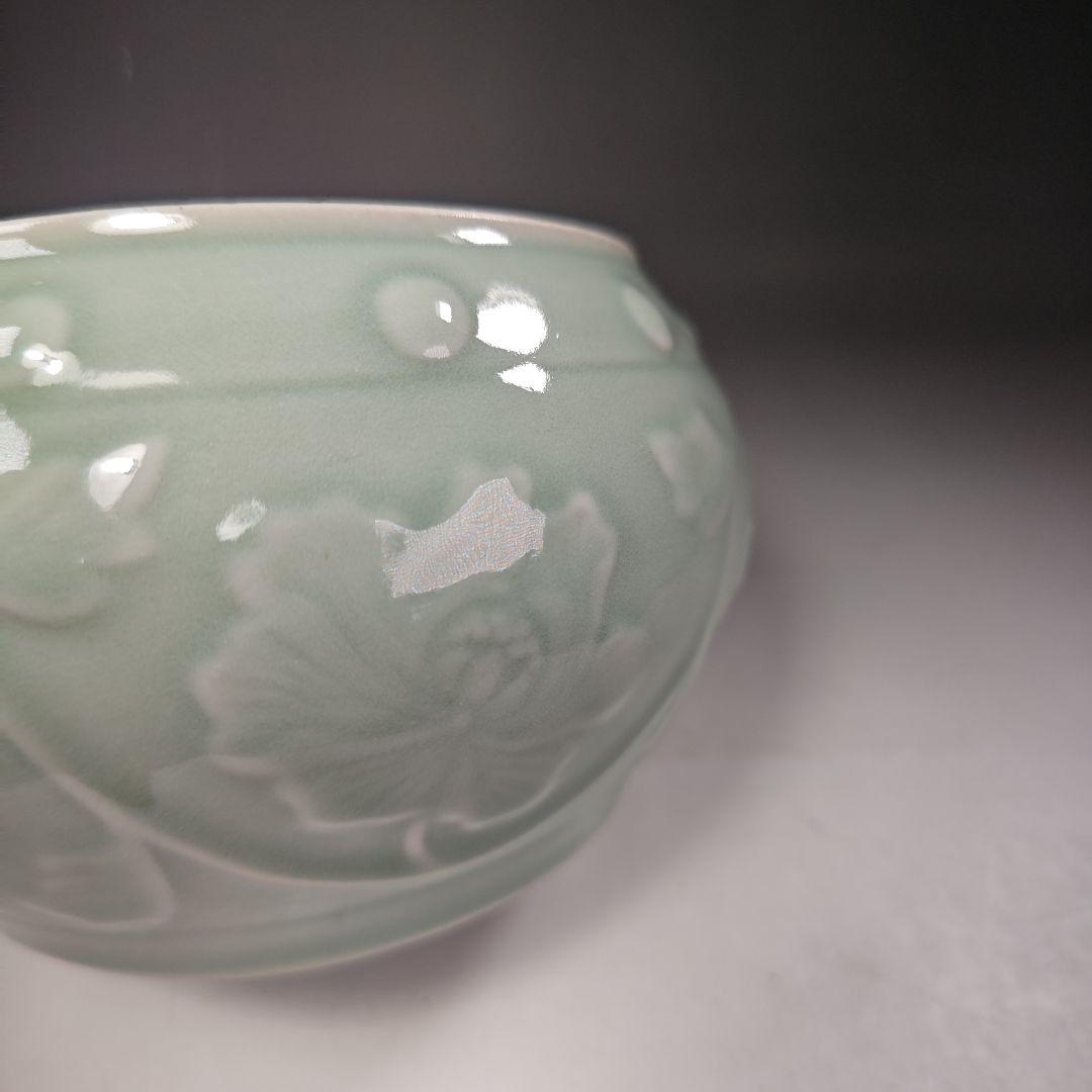 イ653 水指『龍泉窯』『青磁砧牡丹文　水指　替塗蓋付　共箱』茶道具