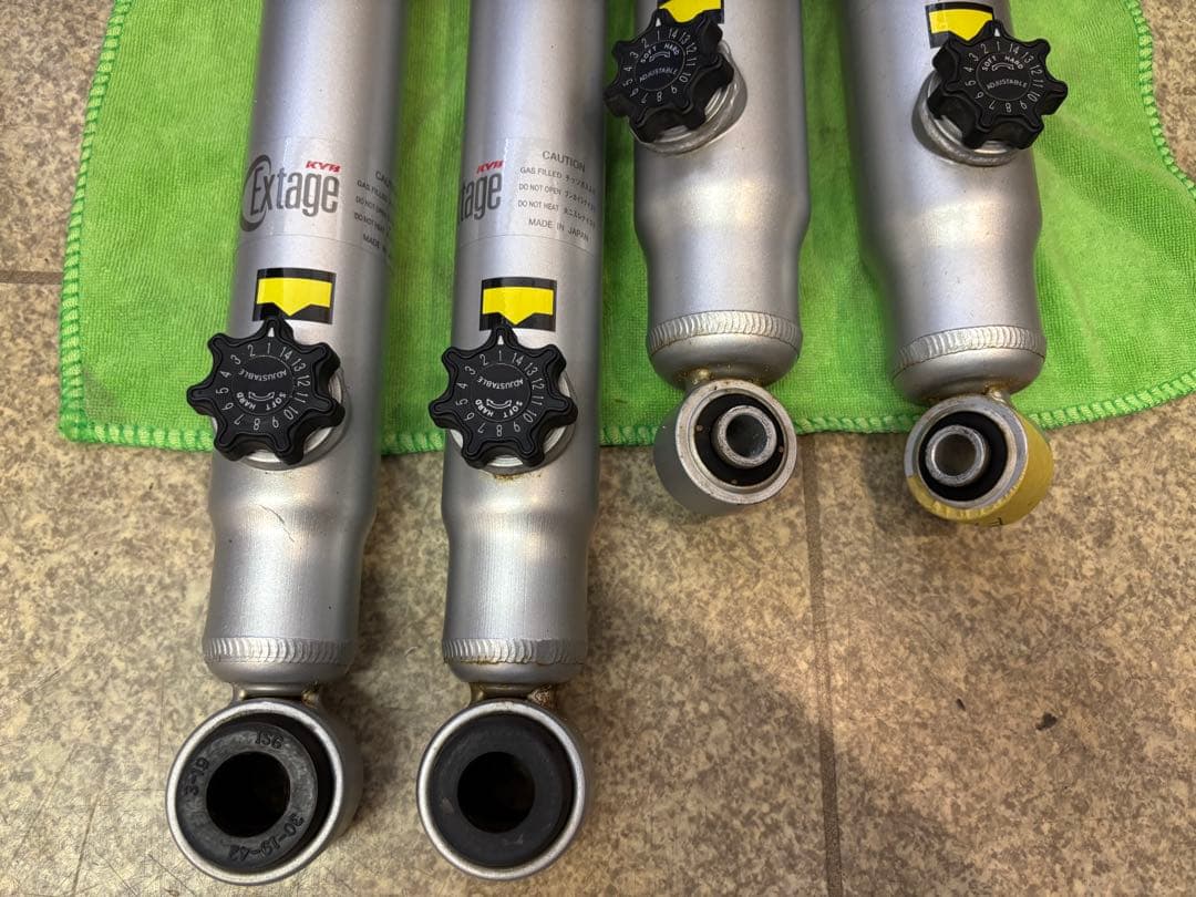 ハイエースKYB ショックアブソーバー Extage