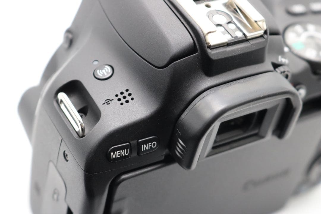 ボディ新品級 【Canon EOS Kiss X9 ダブルレンズセット】