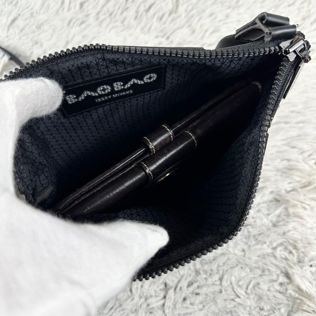 美品 バオバオイッセイミヤケ ショルダーバッグ ファスナー 斜め掛け ブラック