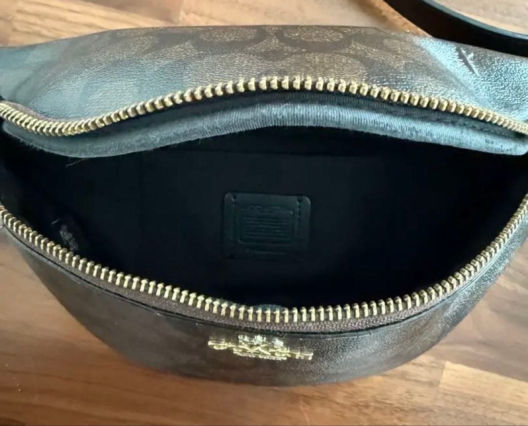 COACH ボディバッグ ブラウンロゴ