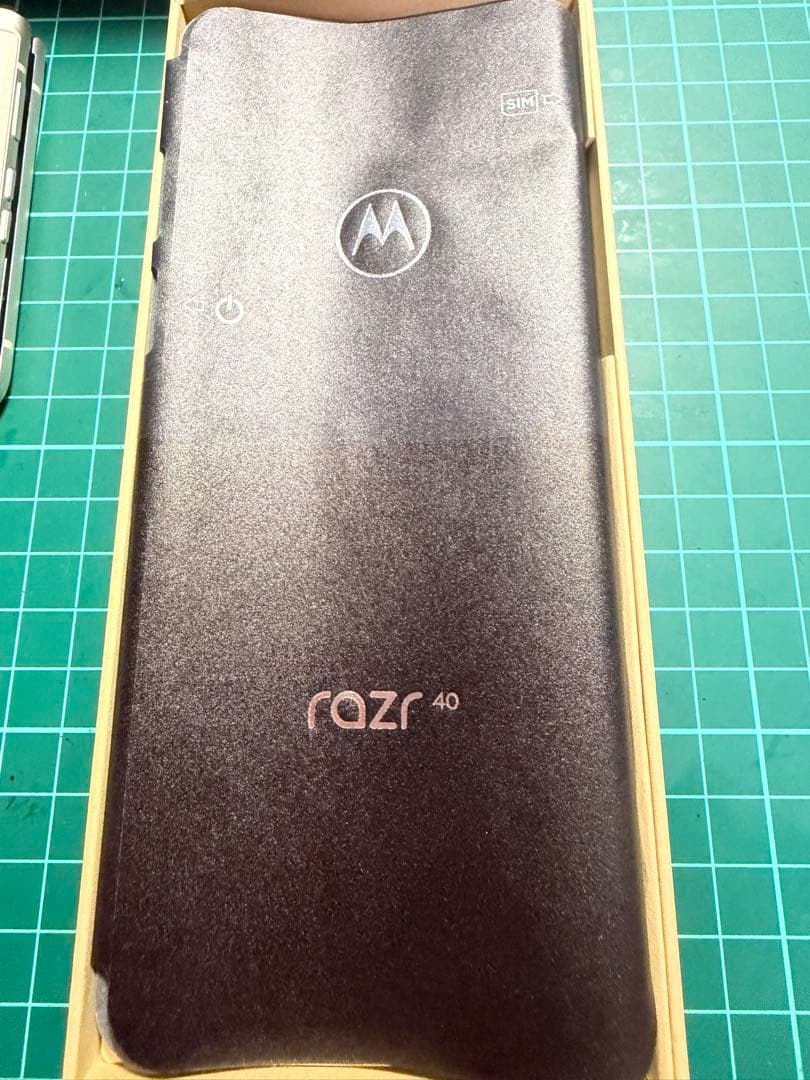 Motorola　Razer40　使用感あり　256GB バニラクリーム