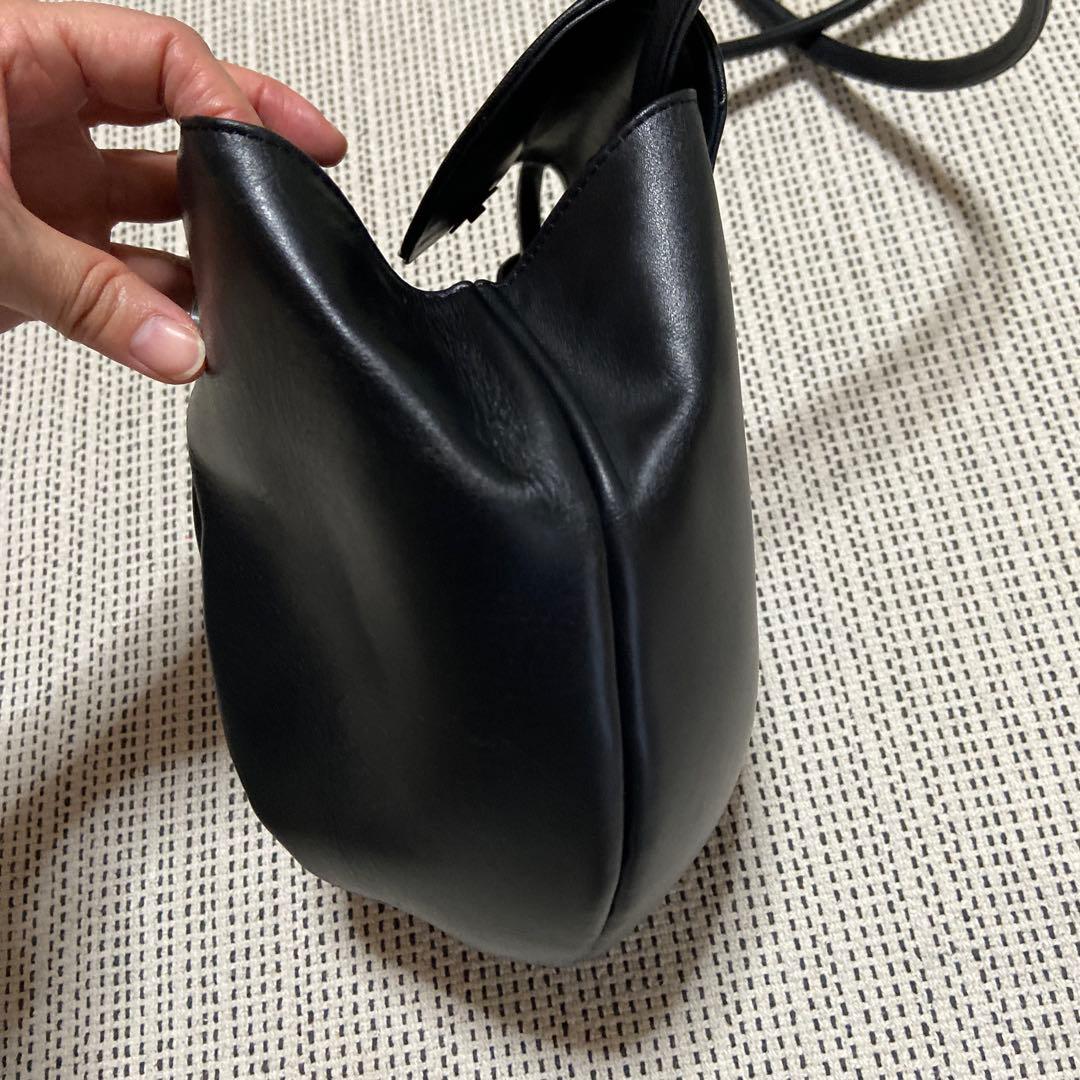 シビラ　本革　レザー　2way ショルダーバッグ　斜めがけ　ハンドバッグ　黒