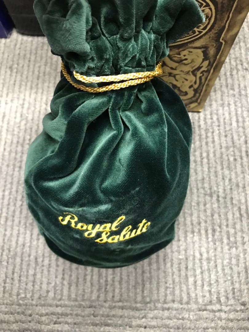 CHIVAS シーバス　 SALUTE ロイヤルサルート　21年