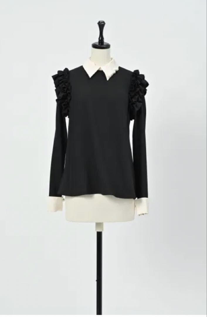 hue day to evening フリルダブルカフスブラウス