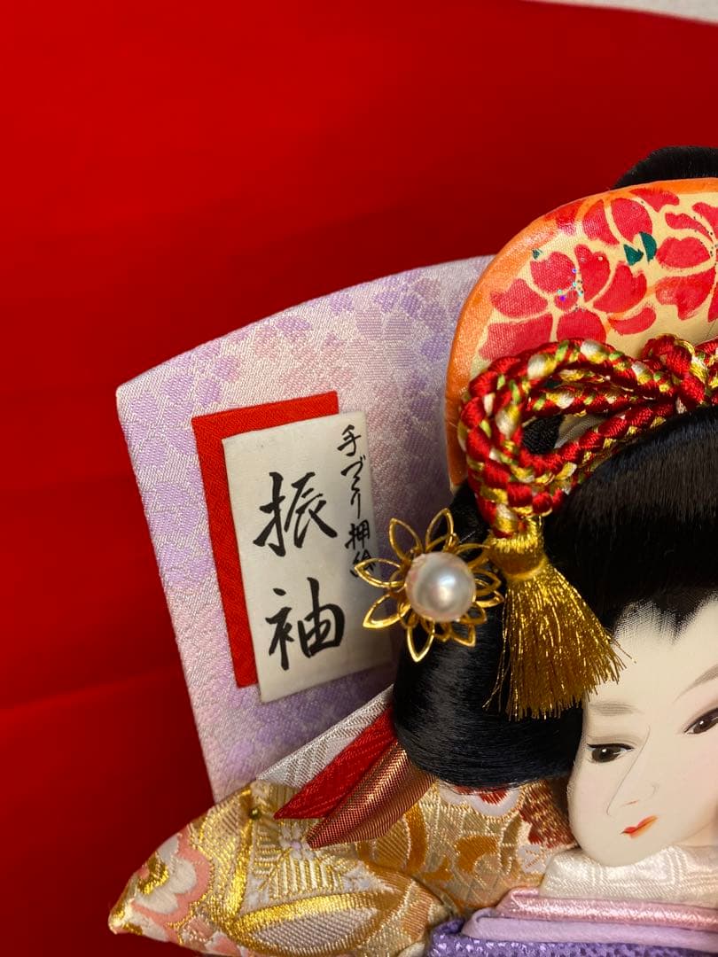 羽子板　立体振袖刺繡六角ガラスケース１8号・間口約４３×奥行約３３×高さ約７２㎝