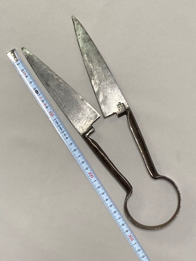 古道具　羊毛　毛刈りバサミ　特大ハサミ　鋏　ウール　羊　吊るされる羊の刻印
