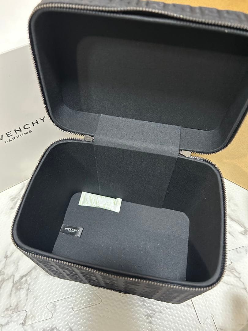 GIVENCHY PARFUMS ジバンシィ ノベルティ バニティポーチ